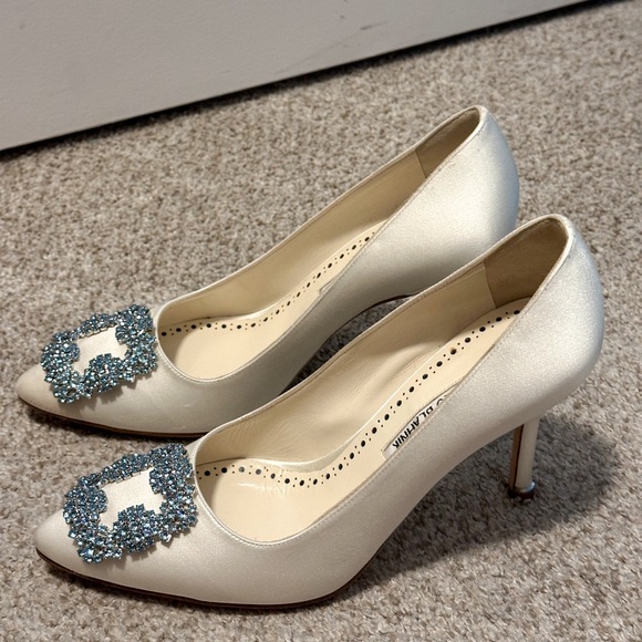 Manolo Blahnik Hangisi - Picture 3 of 6